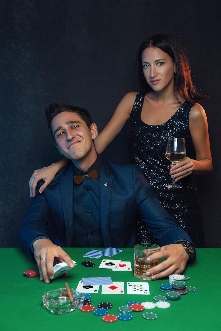 Antarmuka aplikasi eviltoto di Android dengan menu sportsbook dan live casino